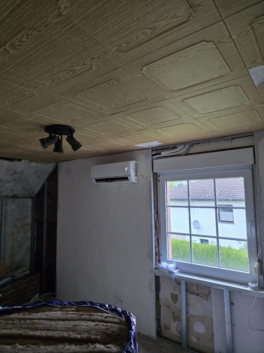 AC lg split Wall Bedroom Renovation mondorf les · Bains