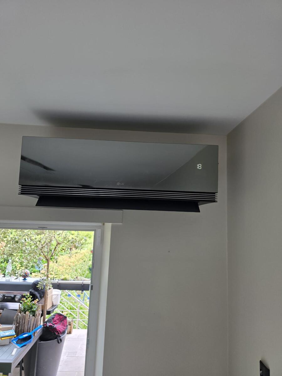 LG Artcool split AC living room Rodange